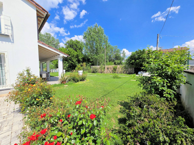 Villa con giardino di recente costruzione in classe nergetica A/4 in vendita a Buggiano
