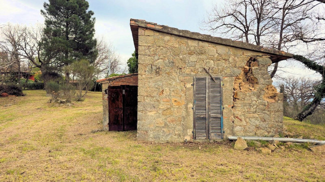 Rustico da ristrutturare con possibilità di ampliamento con vista panoramica fino al mare in vendita a Roccastrada