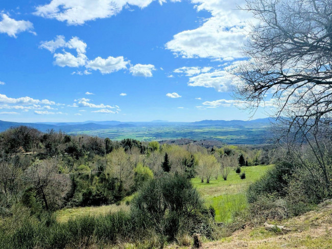 Rustico da ristrutturare con possibilità di ampliamento con vista panoramica fino al mare in vendita a Roccastrada