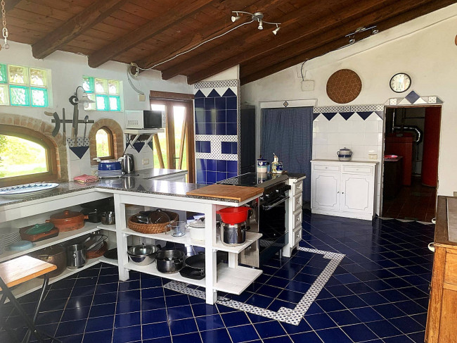 Rustico con parco e piscina in vendita a Manciano