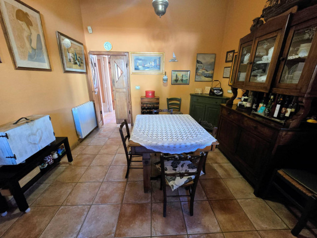 Porzione di villa bifamiliare composta da due appartamenti a 50 metri dal mare in vendita a San Vincenzo