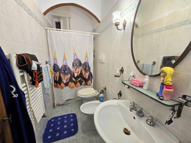 Porzione di villa bifamiliare composta da due appartamenti a 50 metri dal mare in vendita a San Vincenzo
