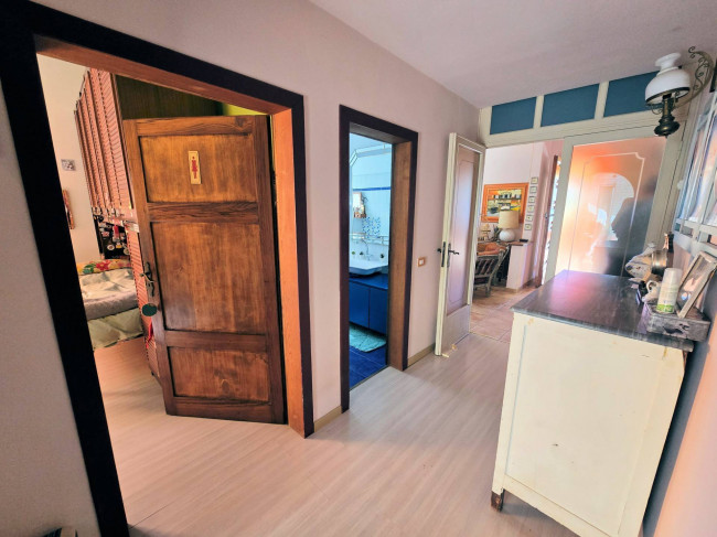 Porzione di villa bifamiliare composta da due appartamenti a 50 metri dal mare in vendita a San Vincenzo