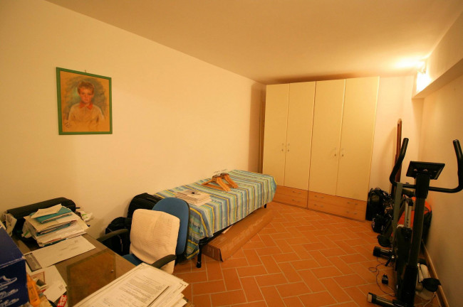 Villetta libera su tre lati in posizione collinare con piscina e vista mare in vendita a Livorno