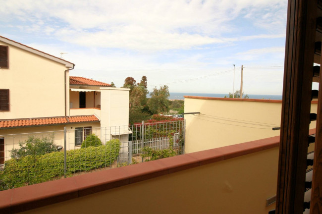Villetta libera su tre lati in posizione collinare con piscina e vista mare in vendita a Livorno