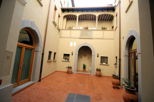 Appartamento al piano secondo con ascensore in centro storico in vendita a Pistoia
