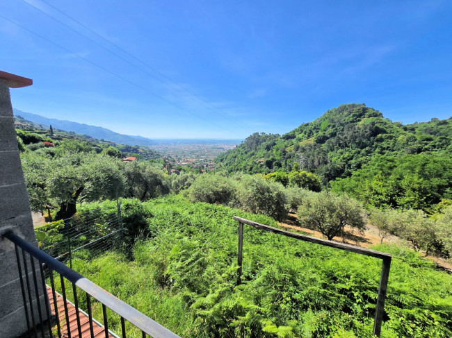 Terratetto con giardino e vista mare in vendita a Pietrasanta