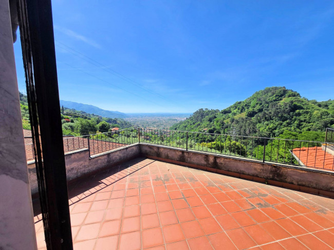 Terratetto con giardino e vista mare in vendita a Pietrasanta