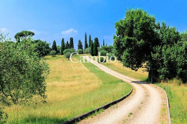 Villa storica di grandi dimensioni con parco e piscina in vendita a Firenze