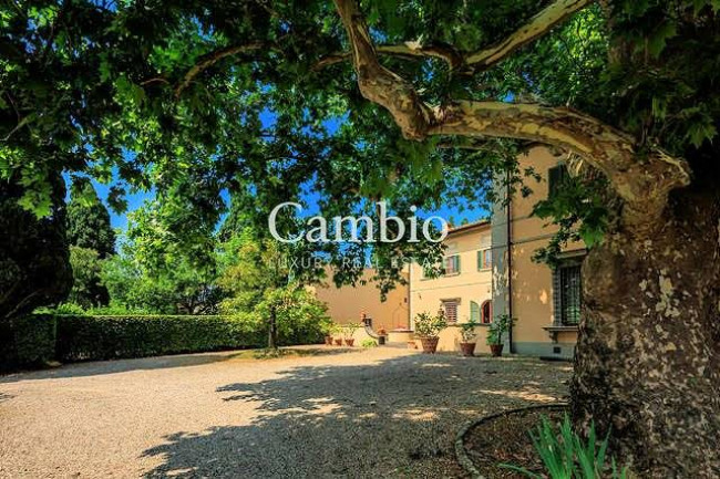 Villa storica di grandi dimensioni con parco e piscina in vendita a Firenze