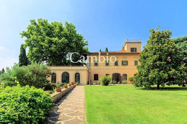 Villa storica di grandi dimensioni con parco e piscina in vendita a Firenze