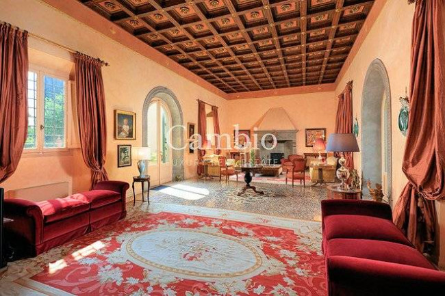 Villa storica di grandi dimensioni con parco e piscina in vendita a Firenze
