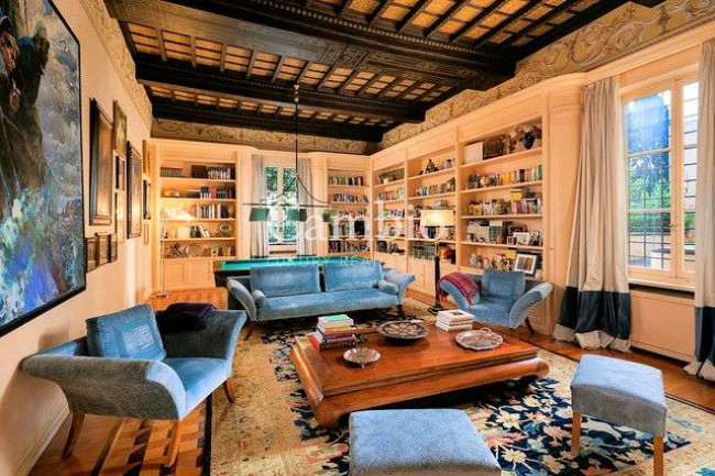 Villa storica di grandi dimensioni con parco e piscina in vendita a Firenze