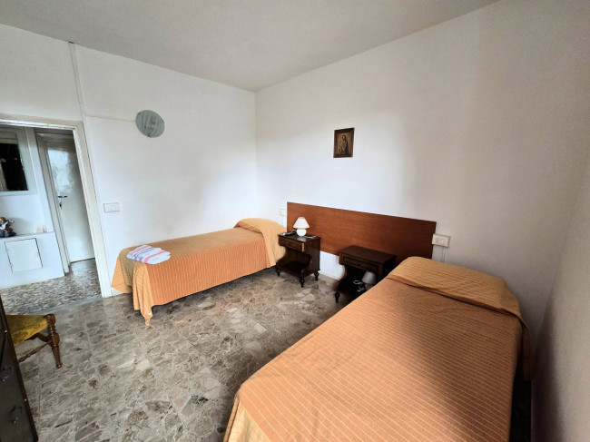 Porzione terratetto di villetta bifamiliare con annessi e ampio terreno in posizione panoramica in vendita a Barberino di Mugello