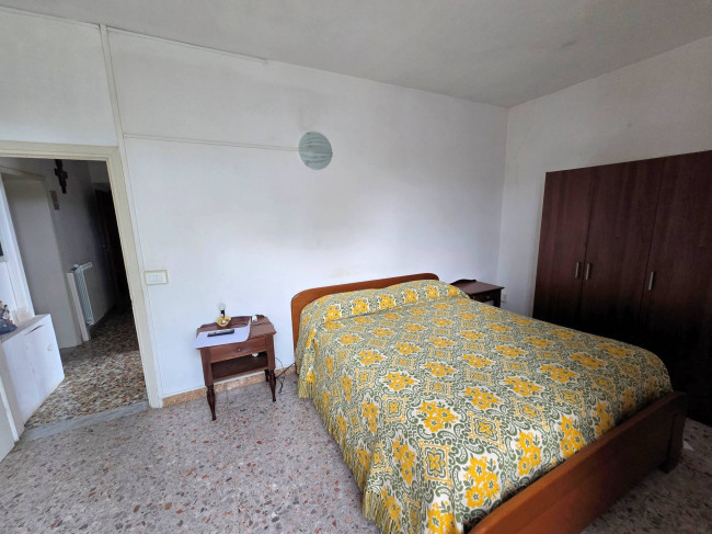 Porzione terratetto di villetta bifamiliare con annessi e ampio terreno in posizione panoramica in vendita a Barberino di Mugello