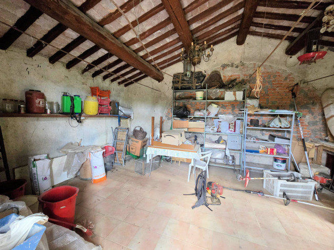 Porzione terratetto di villetta bifamiliare con annessi e ampio terreno in posizione panoramica in vendita a Barberino di Mugello