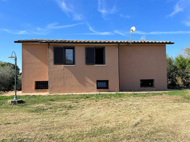 Villa ristrutturata con parco in vendita a Pitigliano