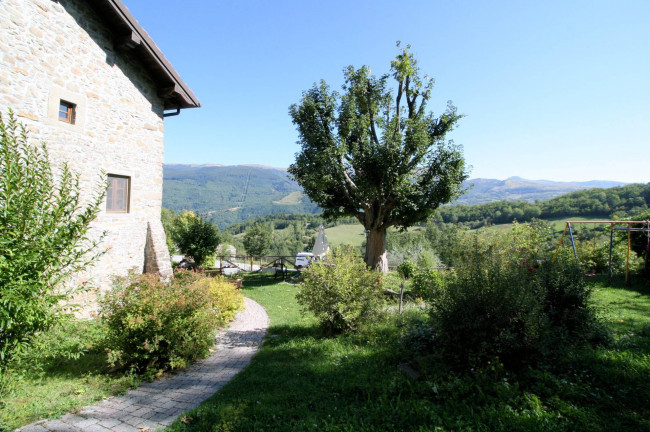 BEL COMPLESSO AGRITURISTICO SITO IN UN'OASI DI PACE ED ASSOLUTA BELLEZZA NATURALISTICA in vendita a San Marcello Piteglio