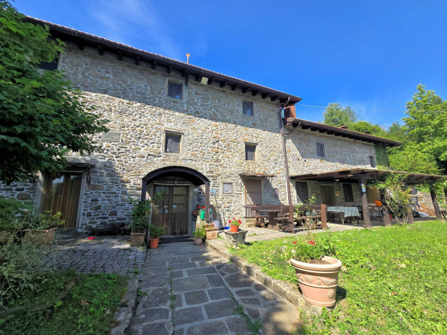 BEL COMPLESSO AGRITURISTICO SITO IN UN'OASI DI PACE ED ASSOLUTA BELLEZZA NATURALISTICA in vendita a San Marcello Piteglio