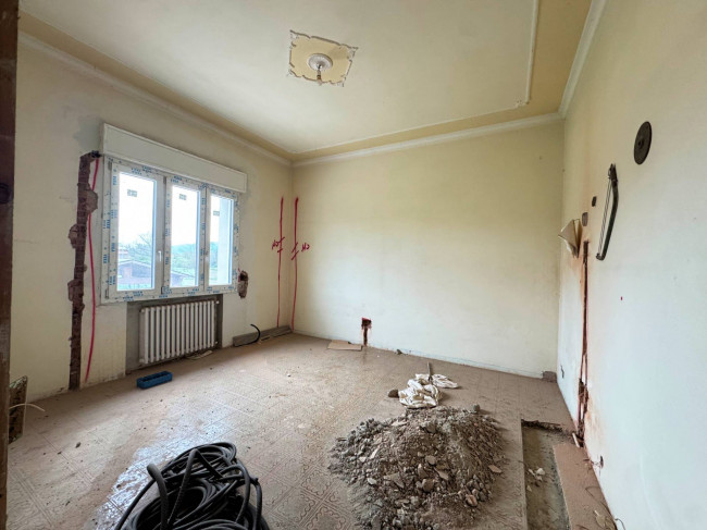 Villa di ampia superficie con giardino in vendita a Altopascio