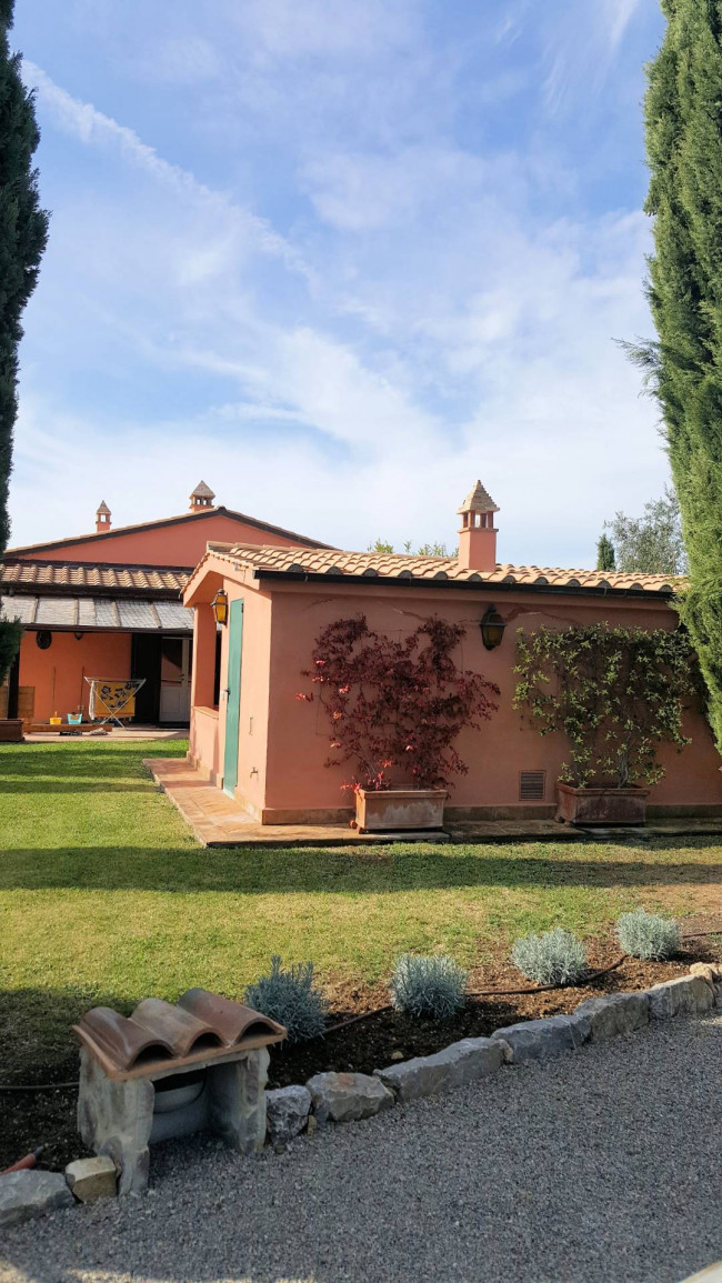 Casale con piscina parco in posizione panoramica in vendita a Magliano in Toscana
