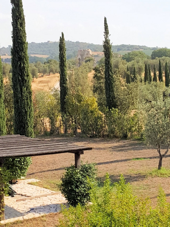 Casale con piscina parco in posizione panoramica in vendita a Magliano in Toscana