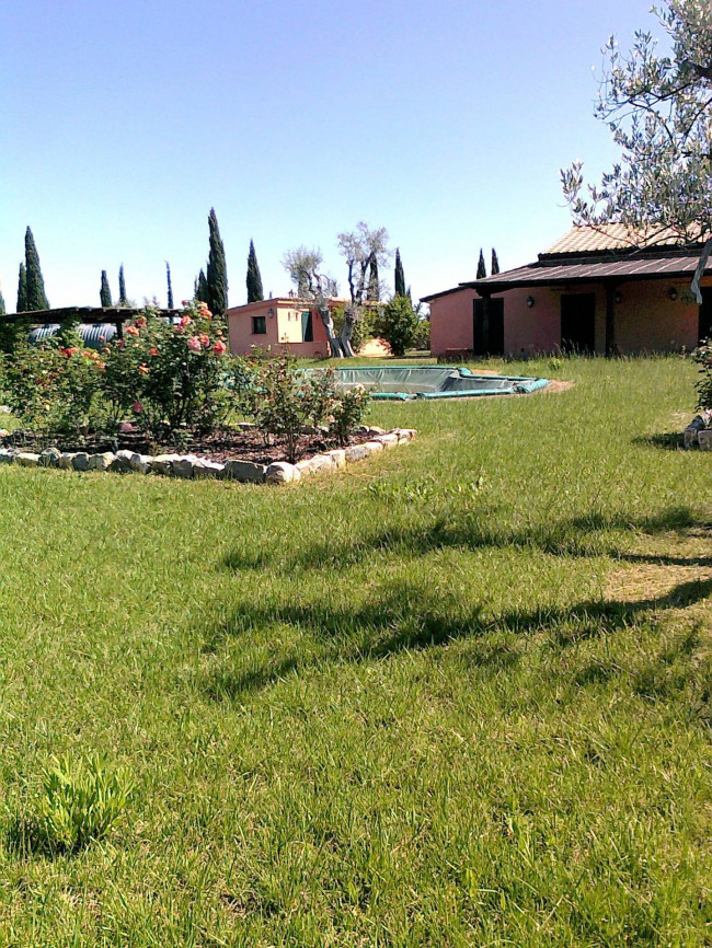 Casale con piscina parco in posizione panoramica in vendita a Magliano in Toscana