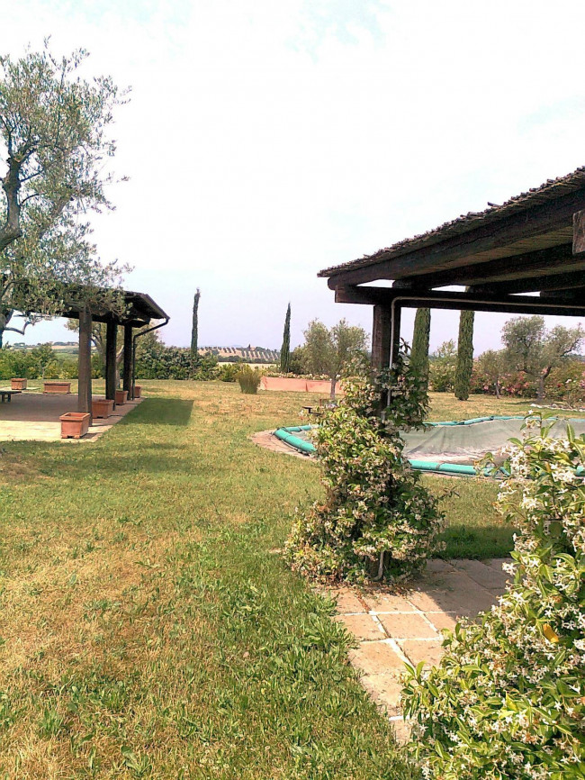 Casale con piscina parco in posizione panoramica in vendita a Magliano in Toscana