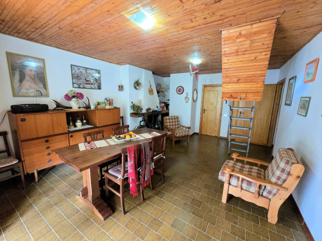 Appartamento al piano primo ed ultimo con giardino privato in vendita a Abetone Cutigliano