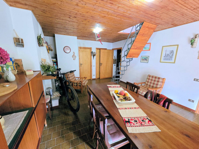 Appartamento al piano primo ed ultimo con giardino privato in vendita a Abetone Cutigliano
