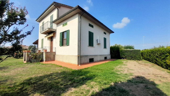 Villetta unifamiliare con giardino in vendita a Castelfranco di Sotto
