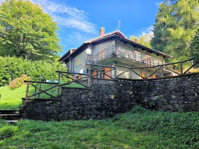 Appartamento al piano terra con giardino esclusivo e vista panoramica in vendita a Abetone Cutigliano
