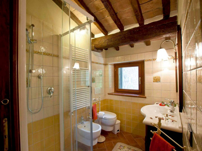 Casale con dependance terreno e due piscine in vendita a Volterra