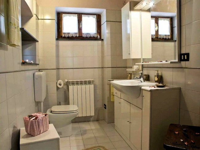 Casale con dependance terreno e due piscine in vendita a Volterra