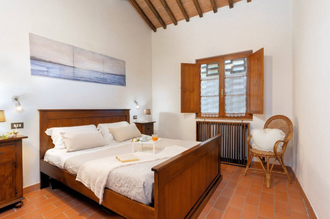 Casale con dependance terreno e due piscine in vendita a Volterra