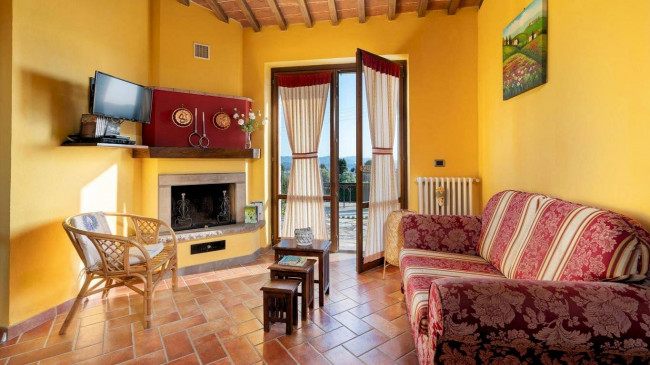 Bellissimo casale in stile rustico Toscano con piscina e suggestiva vista panoramica sulla campagna Voletrrana in vendita a Volterra