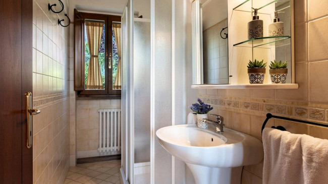 Bellissimo casale in stile rustico Toscano con piscina e suggestiva vista panoramica sulla campagna Voletrrana in vendita a Volterra