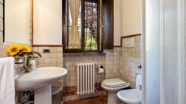 Bellissimo casale in stile rustico Toscano con piscina e suggestiva vista panoramica sulla campagna Voletrrana in vendita a Volterra