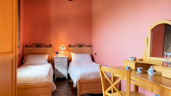 Bellissimo casale in stile rustico Toscano con piscina e suggestiva vista panoramica sulla campagna Voletrrana in vendita a Volterra