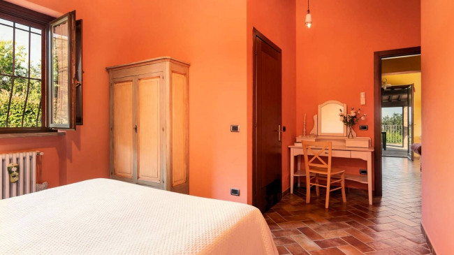 Bellissimo casale in stile rustico Toscano con piscina e suggestiva vista panoramica sulla campagna Voletrrana in vendita a Volterra