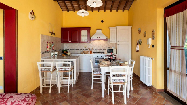 Bellissimo casale in stile rustico Toscano con piscina e suggestiva vista panoramica sulla campagna Voletrrana in vendita a Volterra