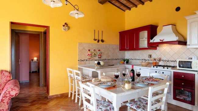 Bellissimo casale in stile rustico Toscano con piscina e suggestiva vista panoramica sulla campagna Voletrrana in vendita a Volterra