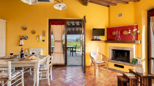 Bellissimo casale in stile rustico Toscano con piscina e suggestiva vista panoramica sulla campagna Voletrrana in vendita a Volterra
