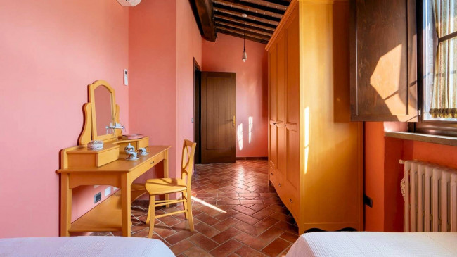 Bellissimo casale in stile rustico Toscano con piscina e suggestiva vista panoramica sulla campagna Voletrrana in vendita a Volterra