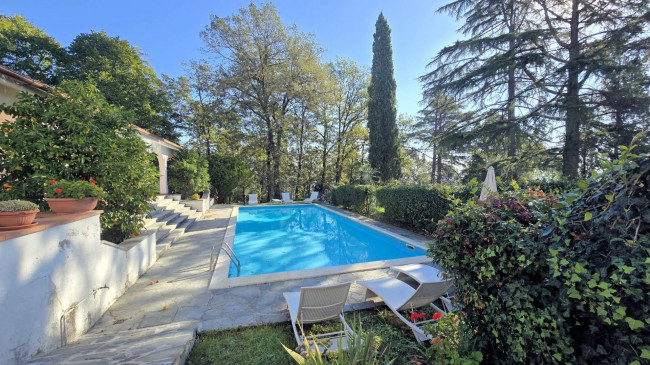 Villa unifamiliare con dependance ampio giardino piscina e vista panoramica in vendita a Santa Maria a Monte