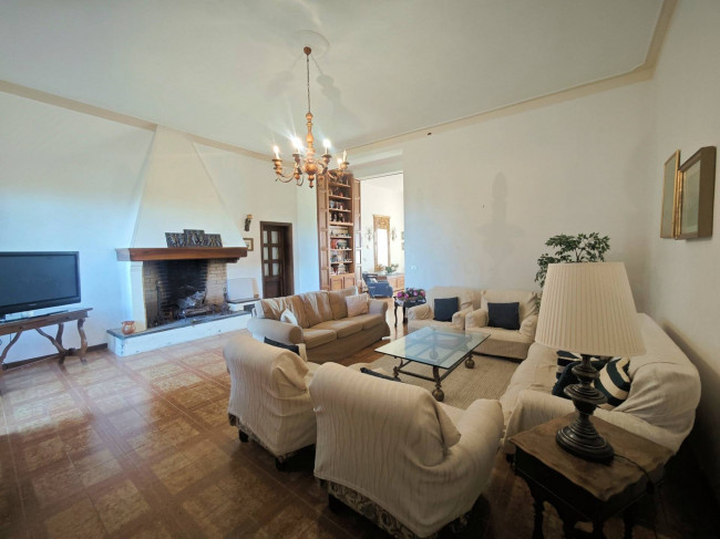 Villa unifamiliare con dependance ampio giardino piscina e vista panoramica in vendita a Santa Maria a Monte
