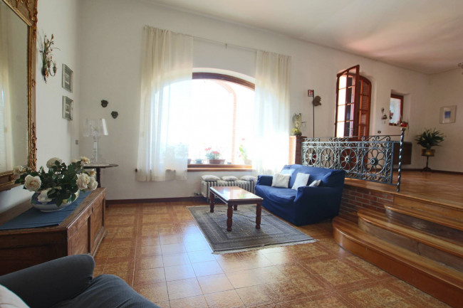 Villa unifamiliare con dependance ampio giardino piscina e vista panoramica in vendita a Santa Maria a Monte