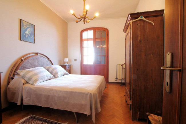 Villa unifamiliare con dependance ampio giardino piscina e vista panoramica in vendita a Santa Maria a Monte