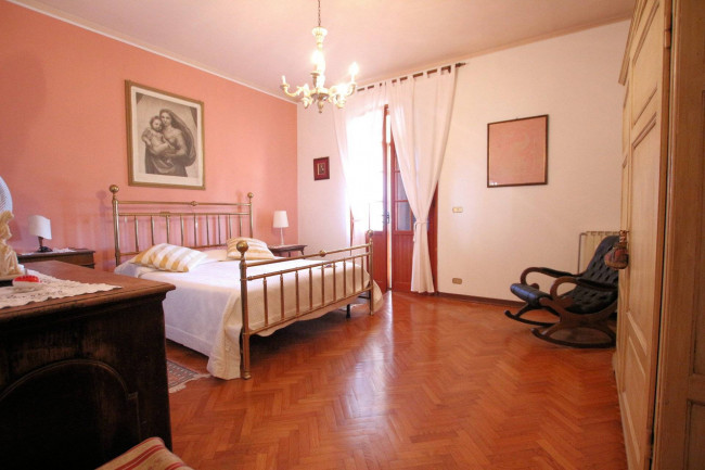 Villa unifamiliare con dependance ampio giardino piscina e vista panoramica in vendita a Santa Maria a Monte
