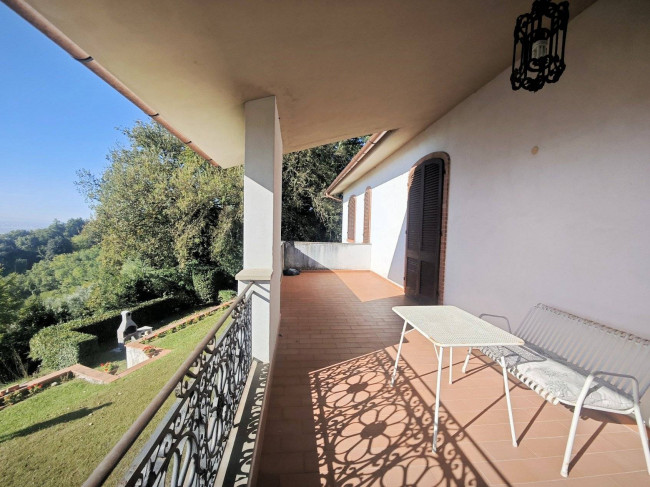 Villa unifamiliare con dependance ampio giardino piscina e vista panoramica in vendita a Santa Maria a Monte